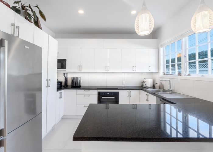  at 14 Beach Road, Northcote Point, North Shore City, Auckland