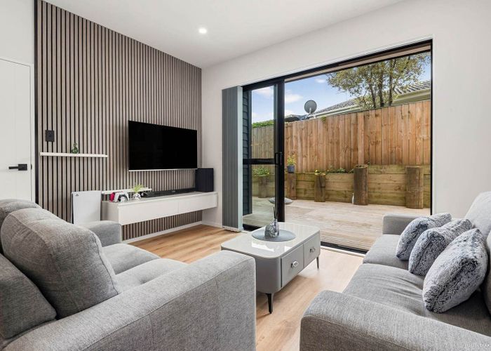  at 8B Hobart Crescent, Wattle Downs, Manukau City, Auckland