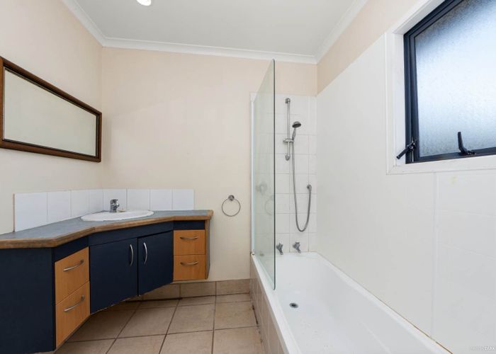  at 1/81 Oreil Avenue, West Harbour, Waitakere City, Auckland