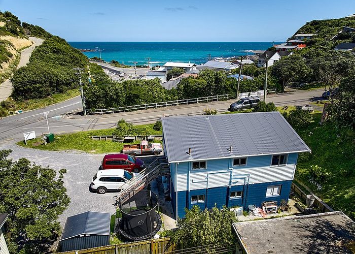  at 4 Cave Road, Houghton Bay, Wellington