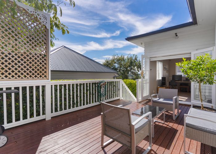  at 6 Worcester Road, Meadowbank, Auckland