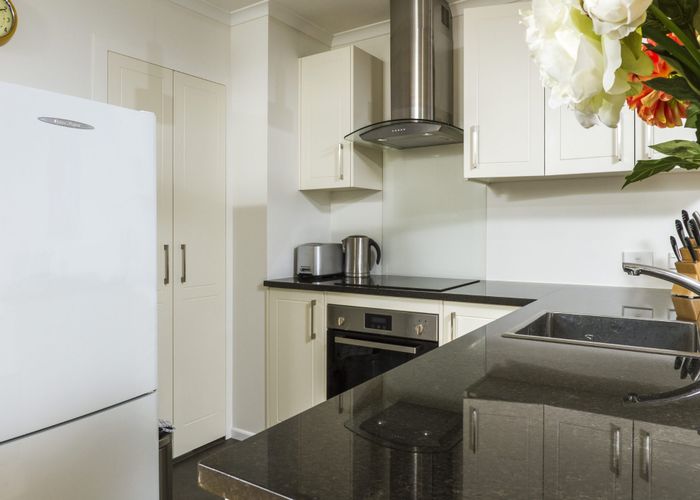  at 2/25 Heathcote Road, Castor Bay, North Shore City, Auckland