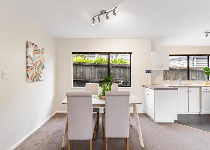  at 2/4 Altona Road, Forrest Hill, North Shore City, Auckland