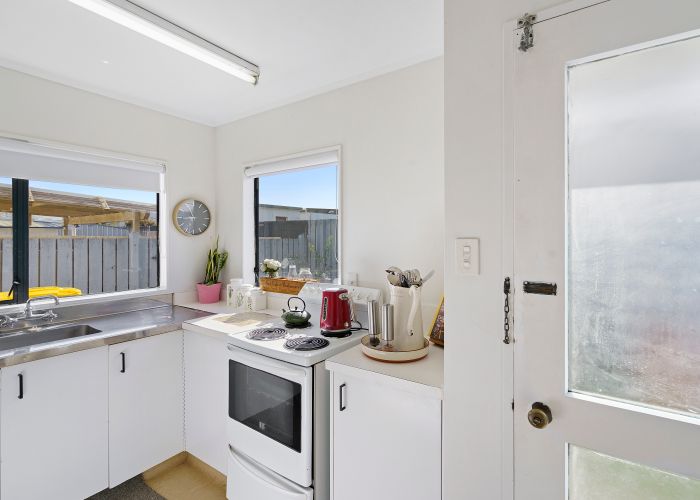  at 2/22 Mason Street, Moera, Lower Hutt