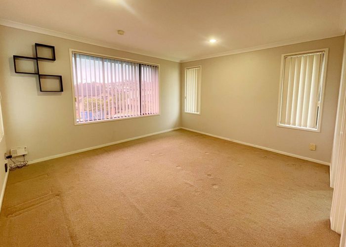  at 19 The Enclave, Totara Heights, Manukau City, Auckland