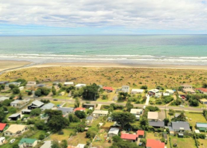  at 14 Kent Avenue, Waitarere Beach, Levin