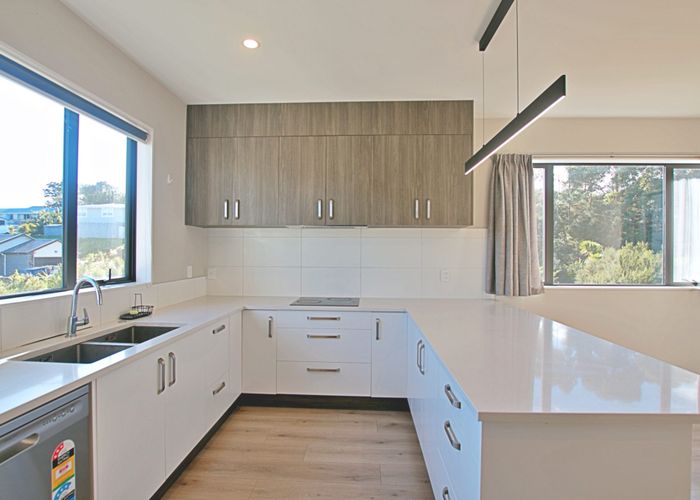  at 8 Springhill Lane, Sunnyvale, Waitakere City, Auckland