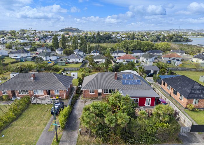  at 69 Roberts Avenue, Bayswater, North Shore City, Auckland