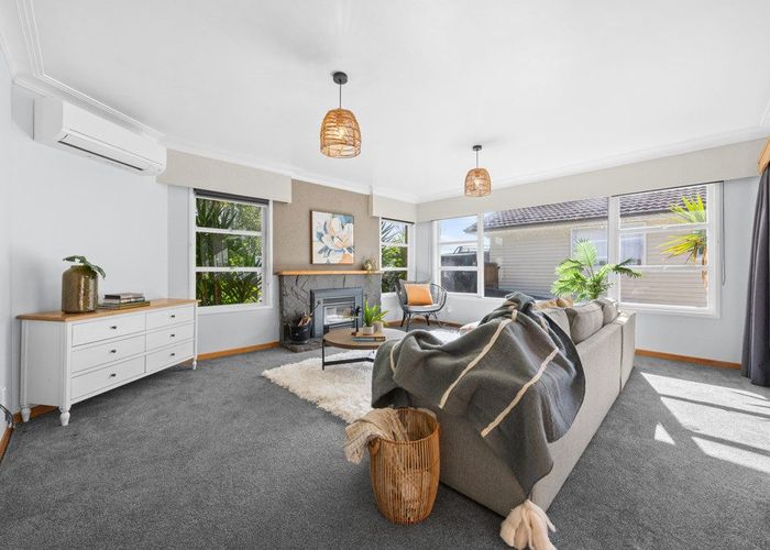  at 1/70 Bradbury Road, Botany Downs, Manukau City, Auckland