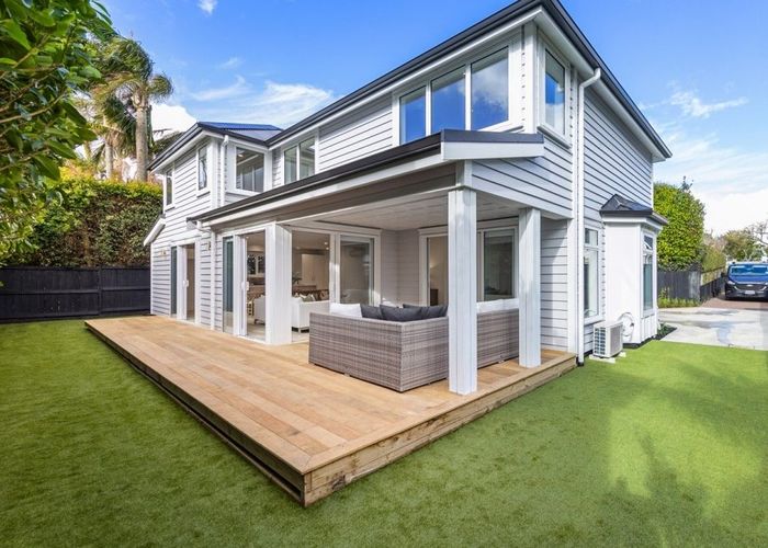  at 2/22 Herbert Road, Mount Eden, Auckland