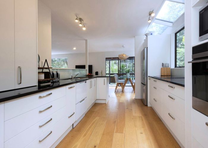  at 156 Laingholm Drive, Laingholm, Waitakere City, Auckland