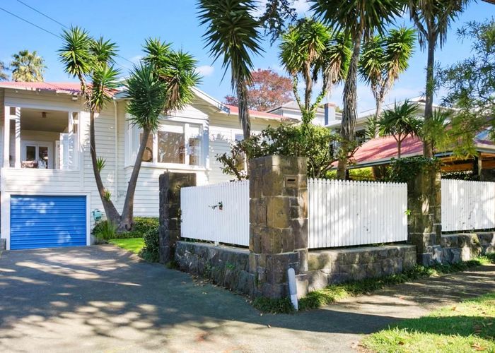  at 40 Tawera Road, Greenlane, Auckland