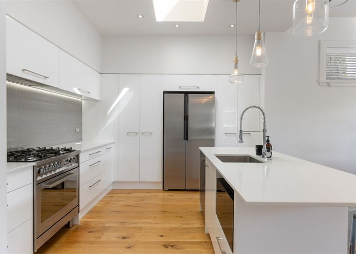  at 9 West View Road, Westmere, Auckland