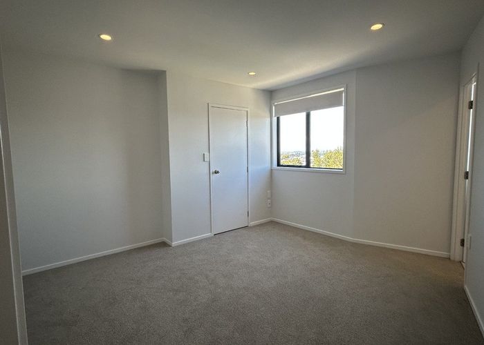  at 4/69 Target Road, Totara Vale, North Shore City, Auckland