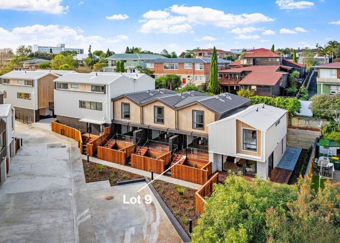 at 9/98-100 Walker Road, Point Chevalier, Auckland City, Auckland
