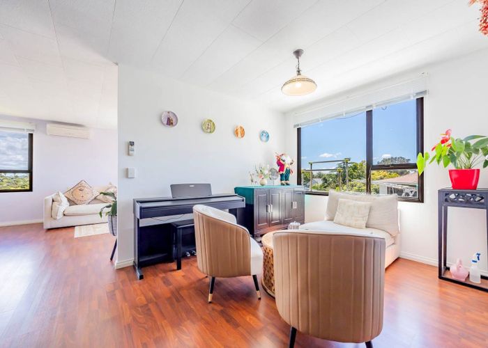  at 1/12 Exeter Place, Unsworth Heights, North Shore City, Auckland