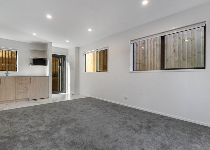  at 11/10 Yeovil Road, Te Atatu Peninsula, Waitakere City, Auckland