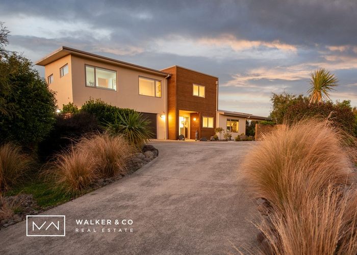For sale 74 Mount Marua Way, Mount Marua, Upper Hutt, Wellington