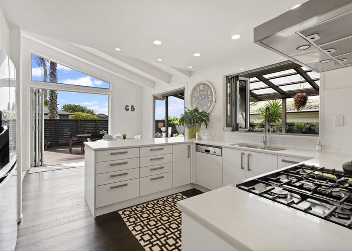  at 9 Fratley Avenue, Farm Cove, Manukau City, Auckland
