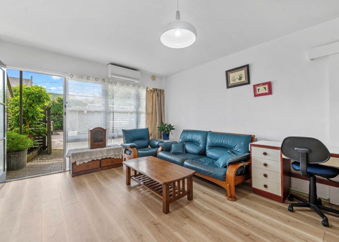  at 1/11 Tawera Road, Greenlane, Auckland