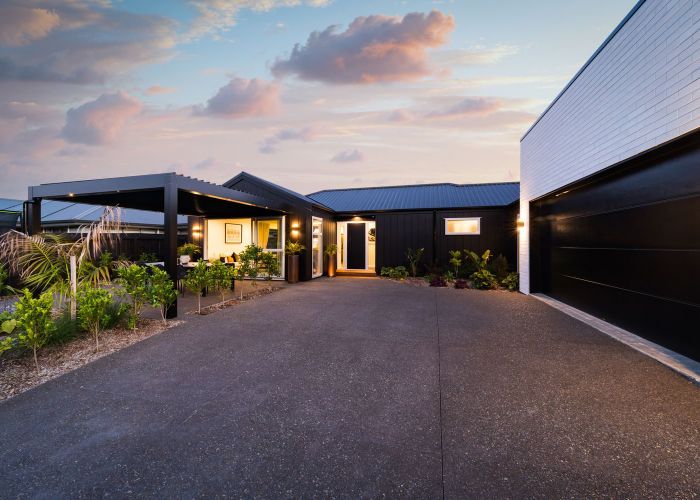  at 6 Solitude Crescent, Kelvin Grove, Palmerston North, Manawatu / Whanganui