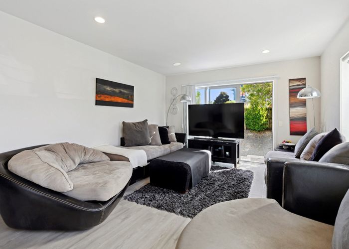  at 10/6 John Jennings Drive, Oteha, Auckland