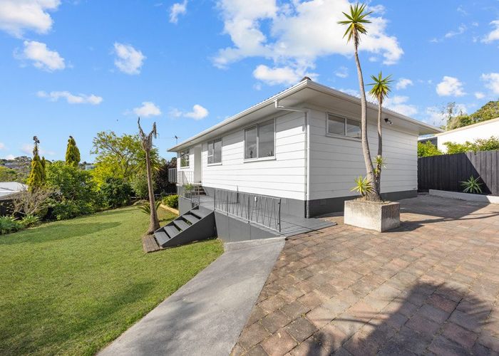  at 6 Hueglow Rise, West Harbour, Waitakere City, Auckland