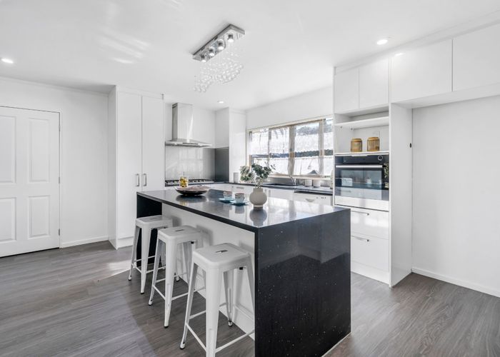  at 2 Lockington Avenue, Henderson, Waitakere City, Auckland