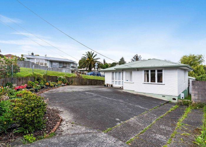  at 12 Peach Road, Glenfield, North Shore City, Auckland