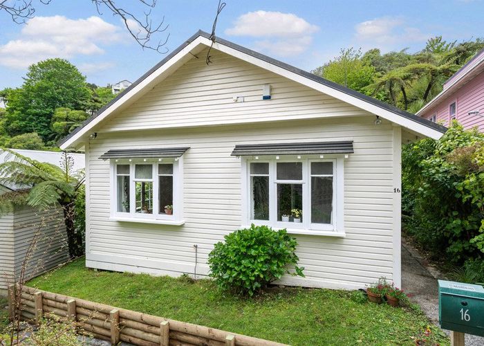  at 16 Albemarle Road, Northland, Wellington, Wellington