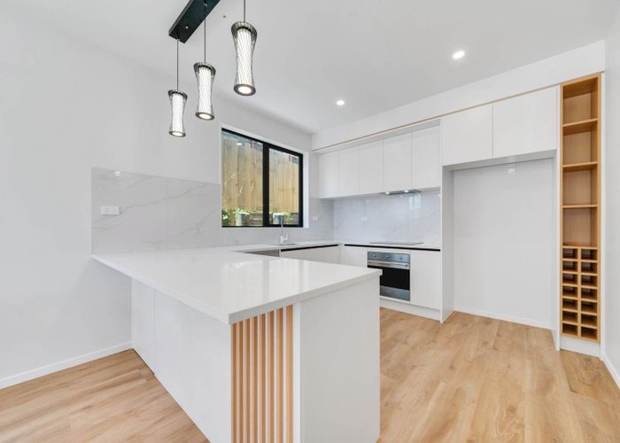  at 11a Banyan Drive, Totara Heights, Manukau City, Auckland