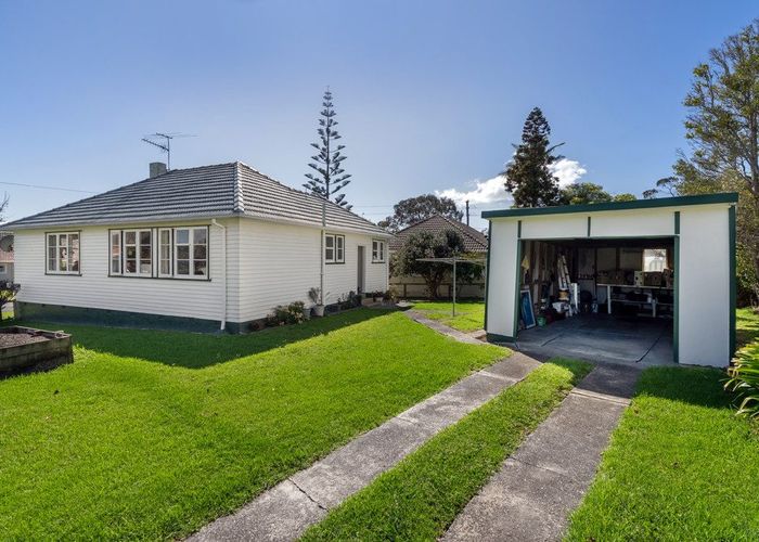  at 13 Philomel Crescent, Bayswater, Auckland