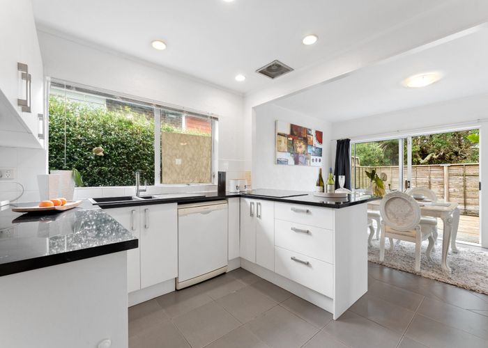 at 40 Stapleford Crescent, Browns Bay, North Shore City, Auckland