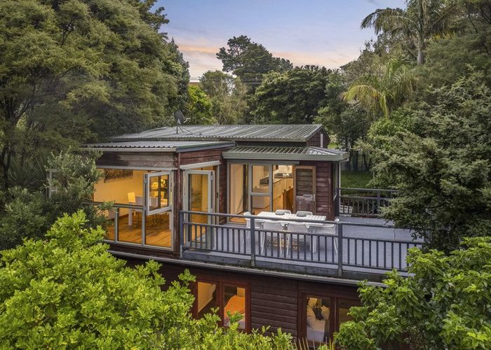  at 26 Kauri Point Road, Laingholm, Waitakere City, Auckland