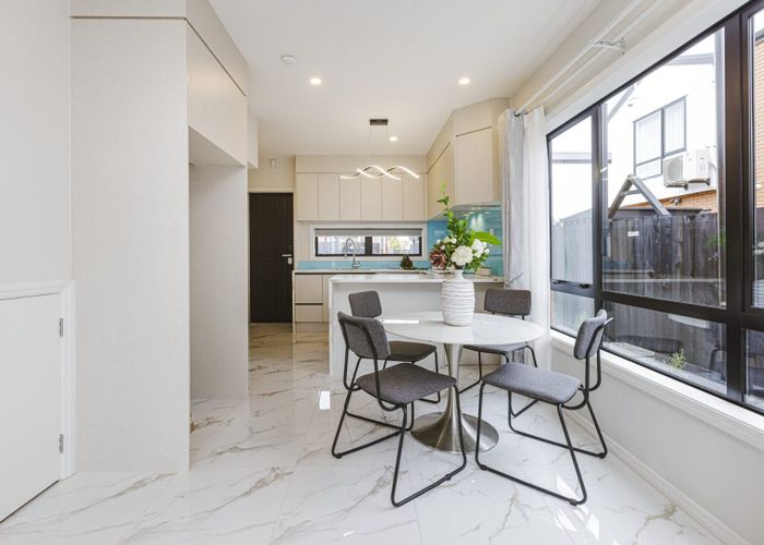  at 2/1 Tennessee Avenue, Mangere East, Manukau City, Auckland