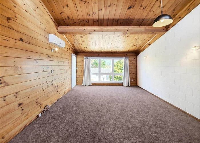  at 2/15 Selwyn Crescent, Forrest Hill, North Shore City, Auckland