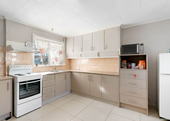  at 6 Atkinson Avenue, Papatoetoe, Auckland