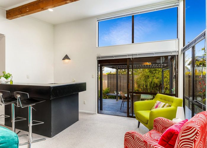  at 2/8 Gregg Place, Sunnyvale, Auckland