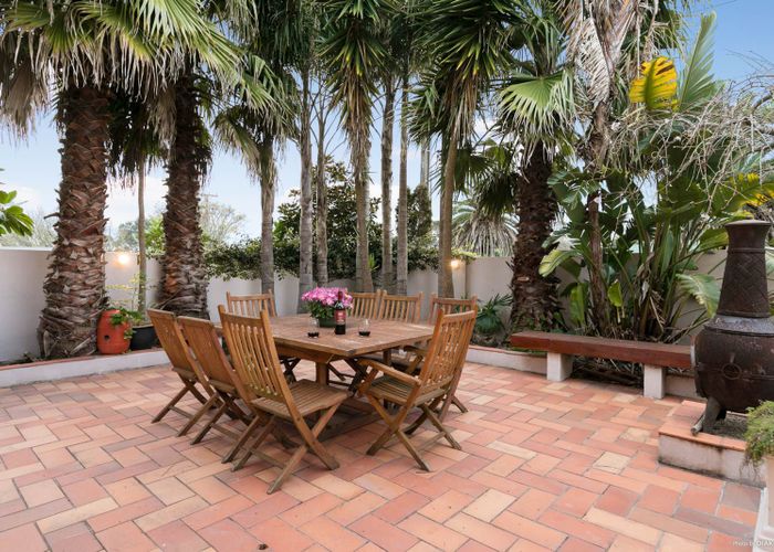  at 83 Ferry Parade, Herald Island, Auckland
