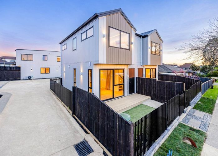  at 2/9 Grande Vue Road, Papatoetoe, Manukau City, Auckland