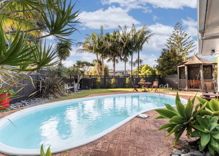  at 11 Wilbur Place, Sunnyhills, Manukau City, Auckland