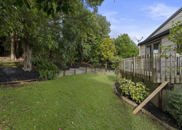 at 6 Photinia Place, Botany Downs, Manukau City, Auckland