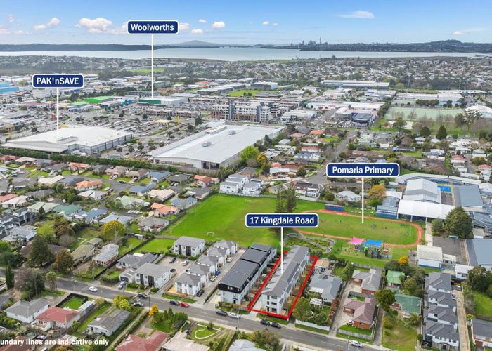  at 3/17 Kingdale Road, Henderson, Auckland
