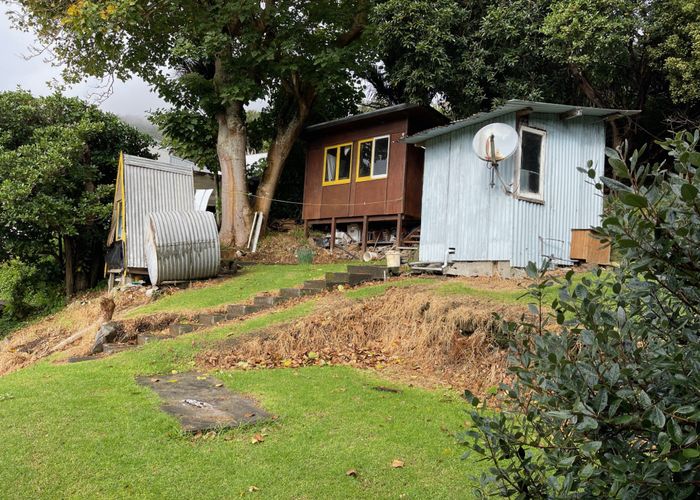  at 84 Seaview Road, Piha, Waitakere City, Auckland
