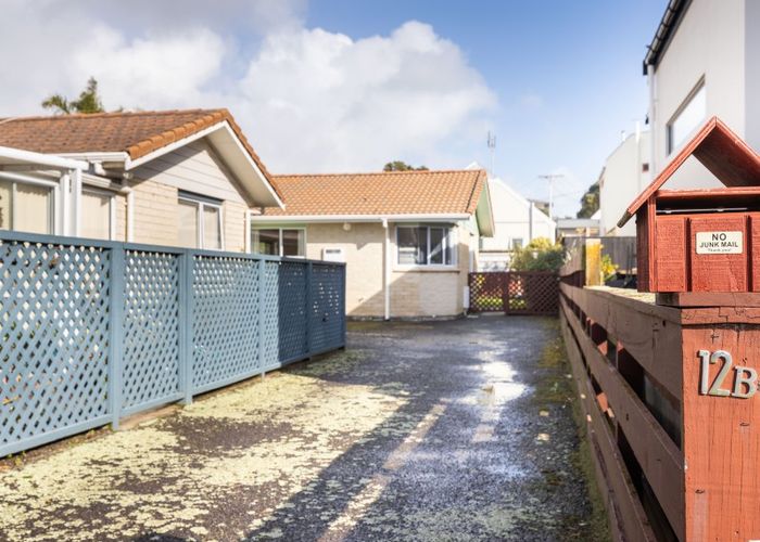  at 2/12 Newton Street, Fitzroy, New Plymouth