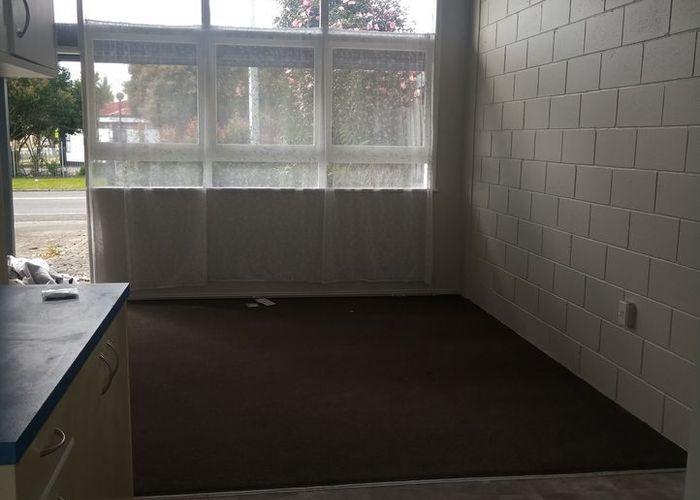  at 2/251 Pilkington Road, Point England, Auckland