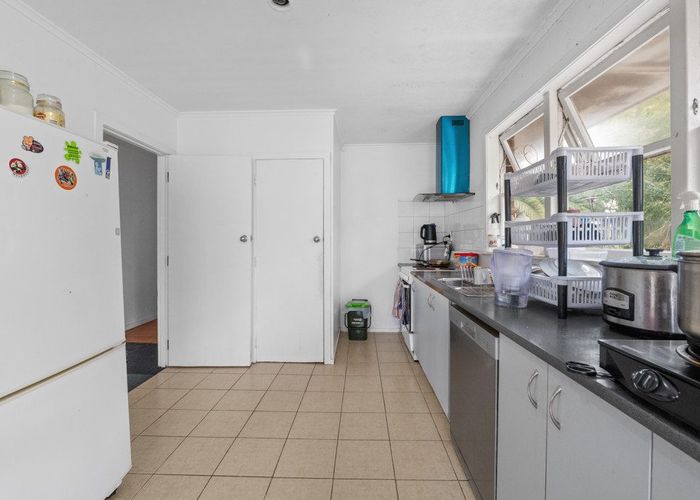  at 31 Kingdale Road, Henderson, Waitakere City, Auckland