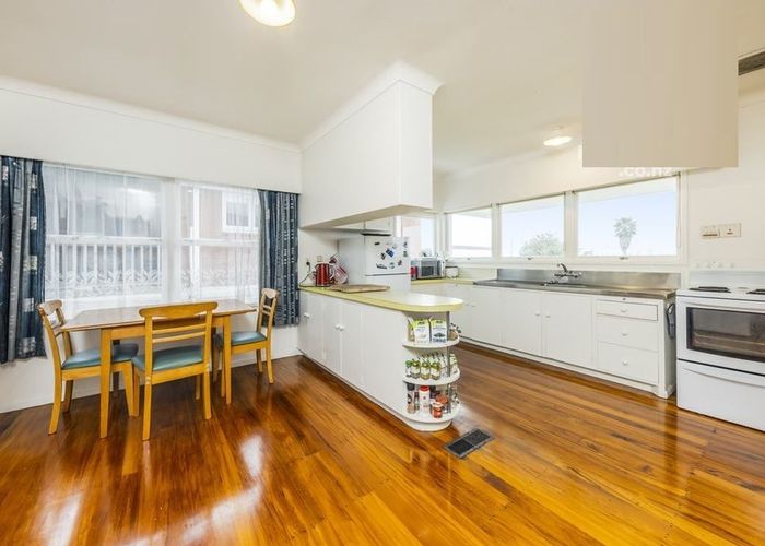  at 520 Glenfield Road, Glenfield, North Shore City, Auckland