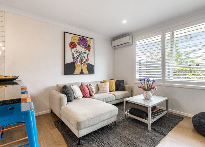  at 2/252 Meola Road, Point Chevalier, Auckland