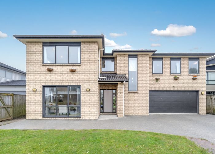  at 4 Helianthus Avenue, Flat Bush, Manukau City, Auckland